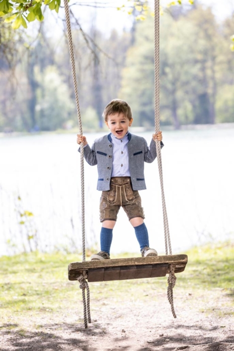 kindermode salzburg trachten für kinder moser tracht lederhosen dirndlkleider strickjacken