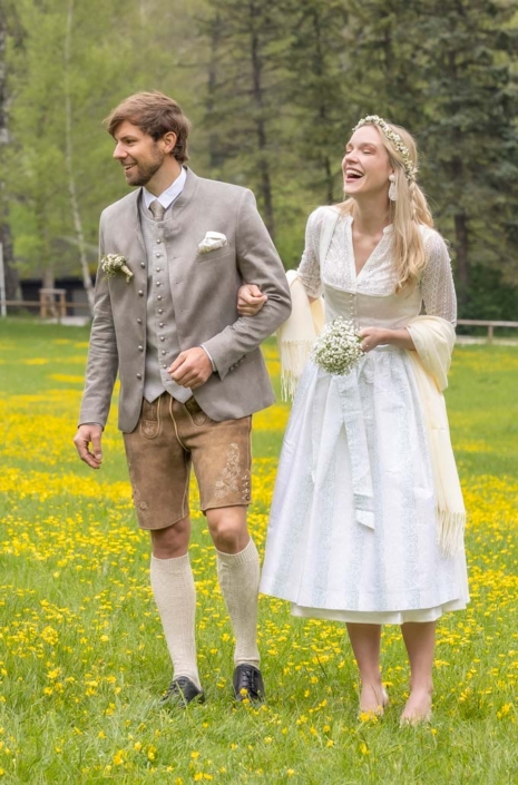 Dirndl Dirndlkleider Trachtenbekleidung Damen Trachtenmoden moser salzburg trachtengeschäft Hochzeitsdirndl Lederhose