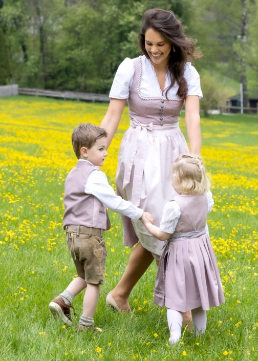 Kindertrachten Trachtenmoden moser salzburg trachtengeschäft dirndlkleid lederhosen trachtenblusen