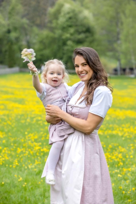 Kindertrachten Trachtenmoden moser salzburg trachtengeschäft dirndlkleid lederhosen trachtenblusen