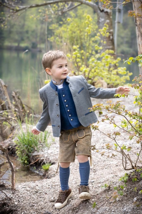 Kindertrachten Trachtenmoden moser salzburg trachtengeschäft dirndlkleid lederhosen trachtenblusen