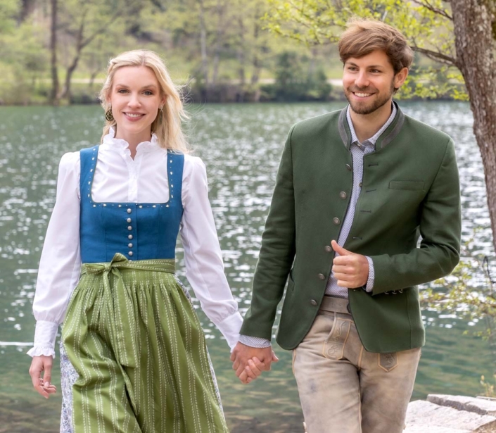 Dirndl Dirndlkleider Trachtenbekleidung Damen Trachtenmoden moser salzburg trachtengeschäft Dirndlbluse Dirndlschürze