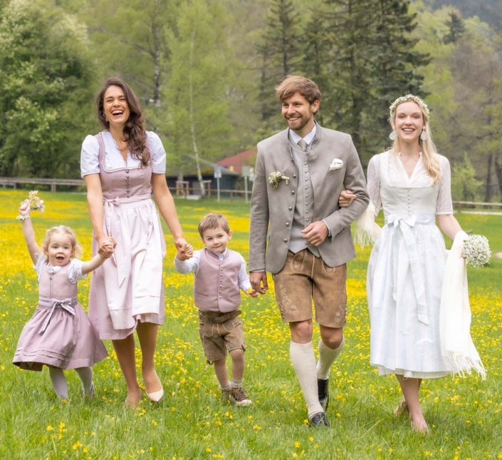 Kindertrachten Trachtenmoden moser salzburg trachtengeschäft dirndlkleid lederhosen trachtenblusen