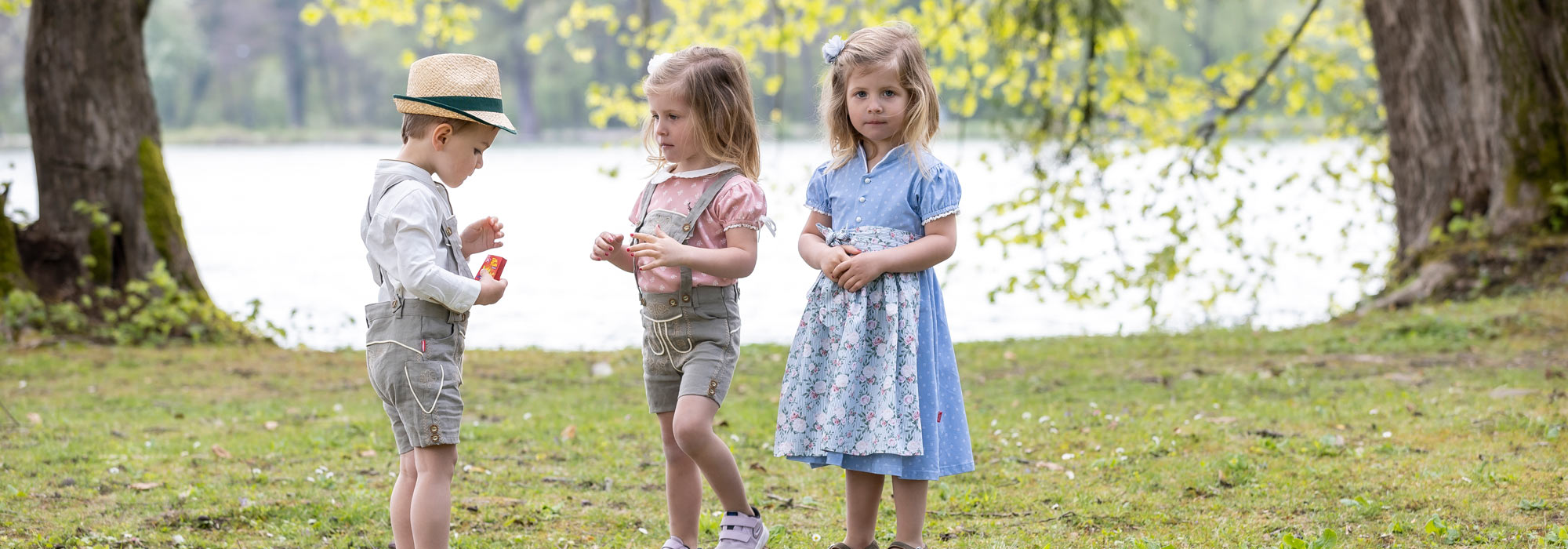 Tracht für Mädchen und Jungen moser Salzburg Dirndlkleider Lederhosen Tracht für Mädchen und Jungen moser Salzburg Dirndlkleider Lederhosen