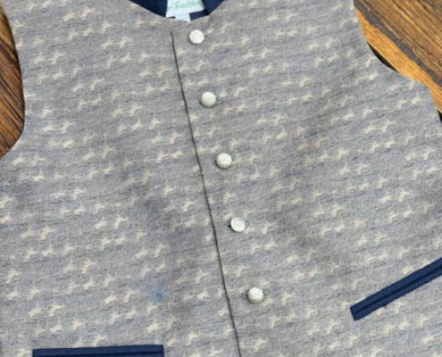 Trachten für Baby und Kinder moser Salzburg Dirndlkleider Lederhose Westen Trachten für Baby und Kinder moser Salzburg Dirndlkleider Lederhose Westen