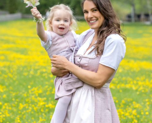 Trachten für Mädchen moser Salzburg Dirndlblusen Dirndlkleider Schürzen Trachten für Mädchen moser Salzburg Dirndlblusen Dirndlkleider Schürzen