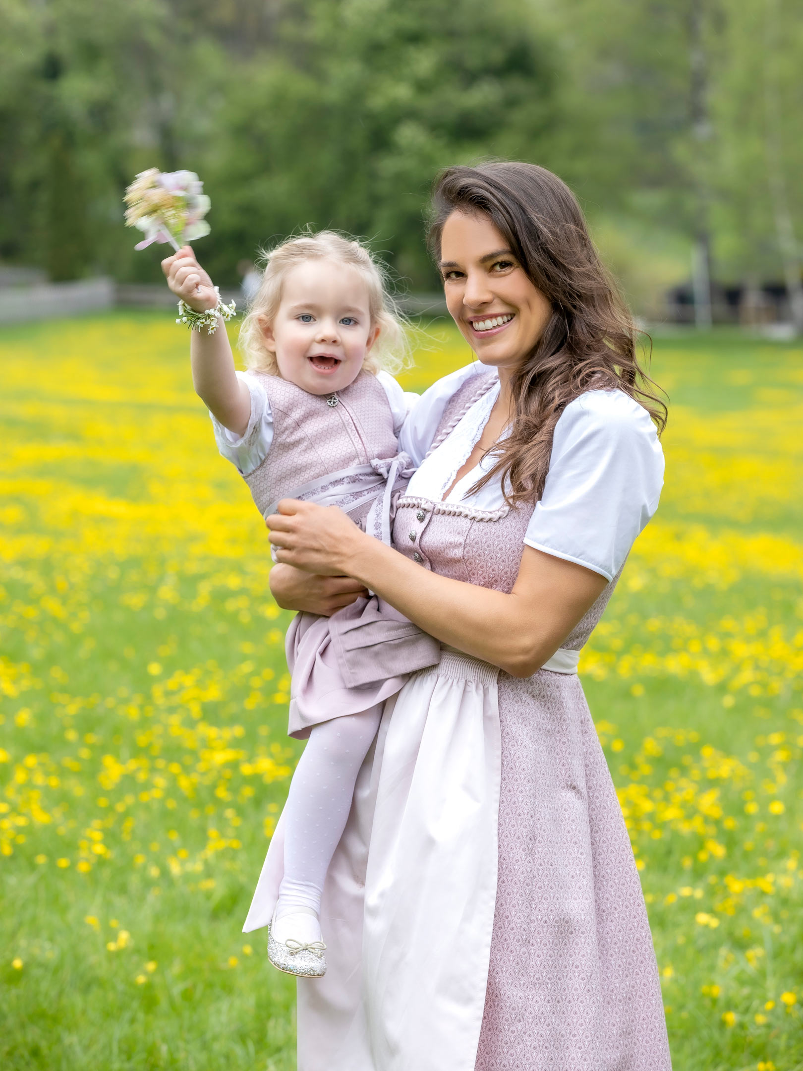 Trachten für Mädchen moser Salzburg Dirndlblusen Dirndlkleider Schürzen Trachten für Mädchen moser Salzburg Dirndlblusen Dirndlkleider Schürzen